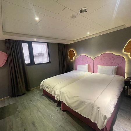 Check Inn Taichung Wenxin Zhongqing Zewnętrze zdjęcie