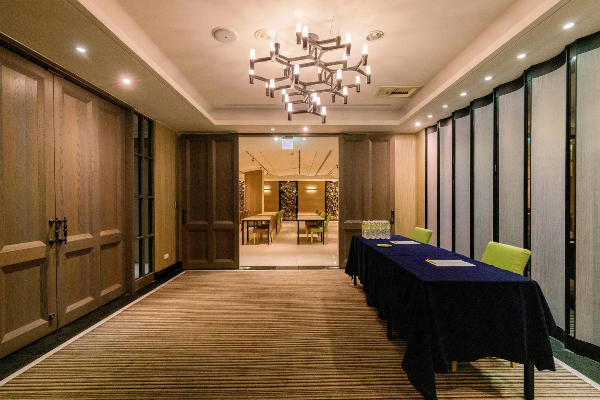 Check Inn Taichung Wenxin Zhongqing Zewnętrze zdjęcie
